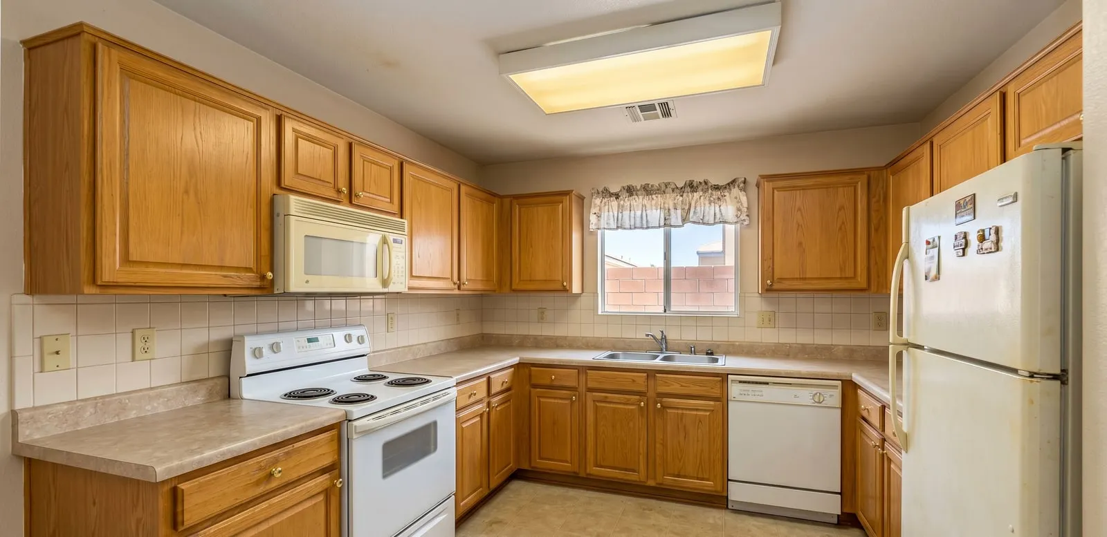 Tired older kitchen before the remodel
